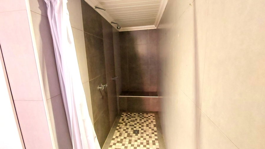 6 Bedroom Property for Sale in Ifafi North West